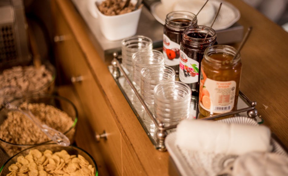 מלון אמבסי - חדר אוכל-ארוחת בוקר קונטיננטלית